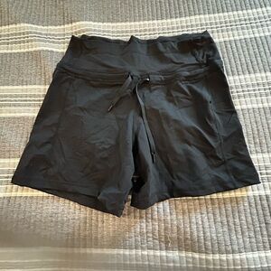 Lululemon Women's Black Shorts Size 8